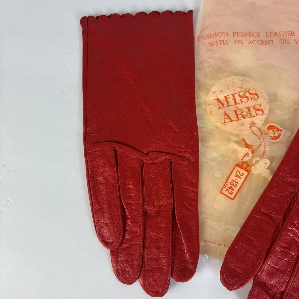VTG Miss Aris Women's Red Leather Gloves Size 7 1/2 7.5 Wrist Length